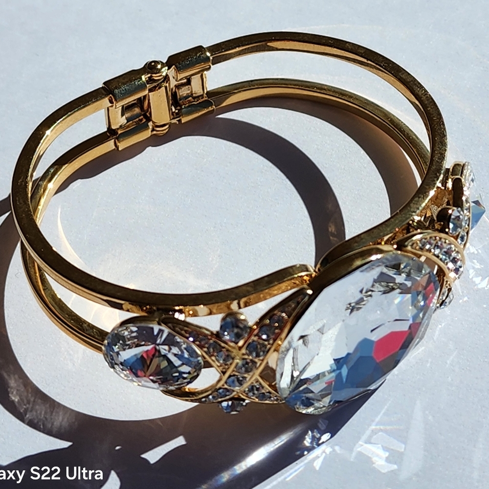 Elegant Women's Gold Tone Statement Large Rhinestone Hinged Wrap Cuff Bracelet - Picture 3 of 8